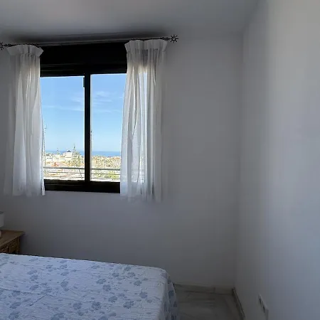 Con Terraza, Vistas Al Mar Y Piscina